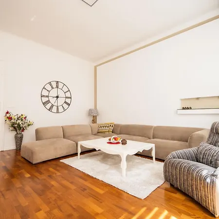 Design 2bdr - Main Street